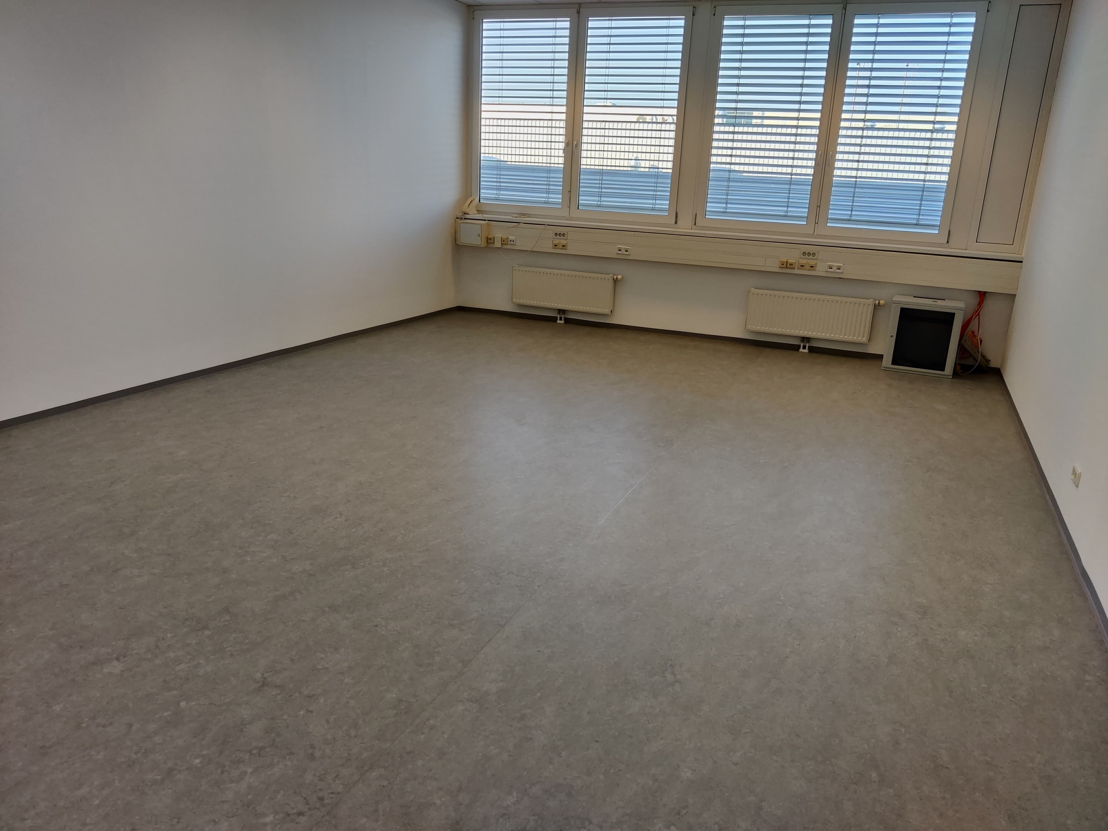 Helles 1‑Raum‑Büro für Start‑ups – klimatisiert, provisionsfrei & flexibel im BIZ Wels 1.N-15