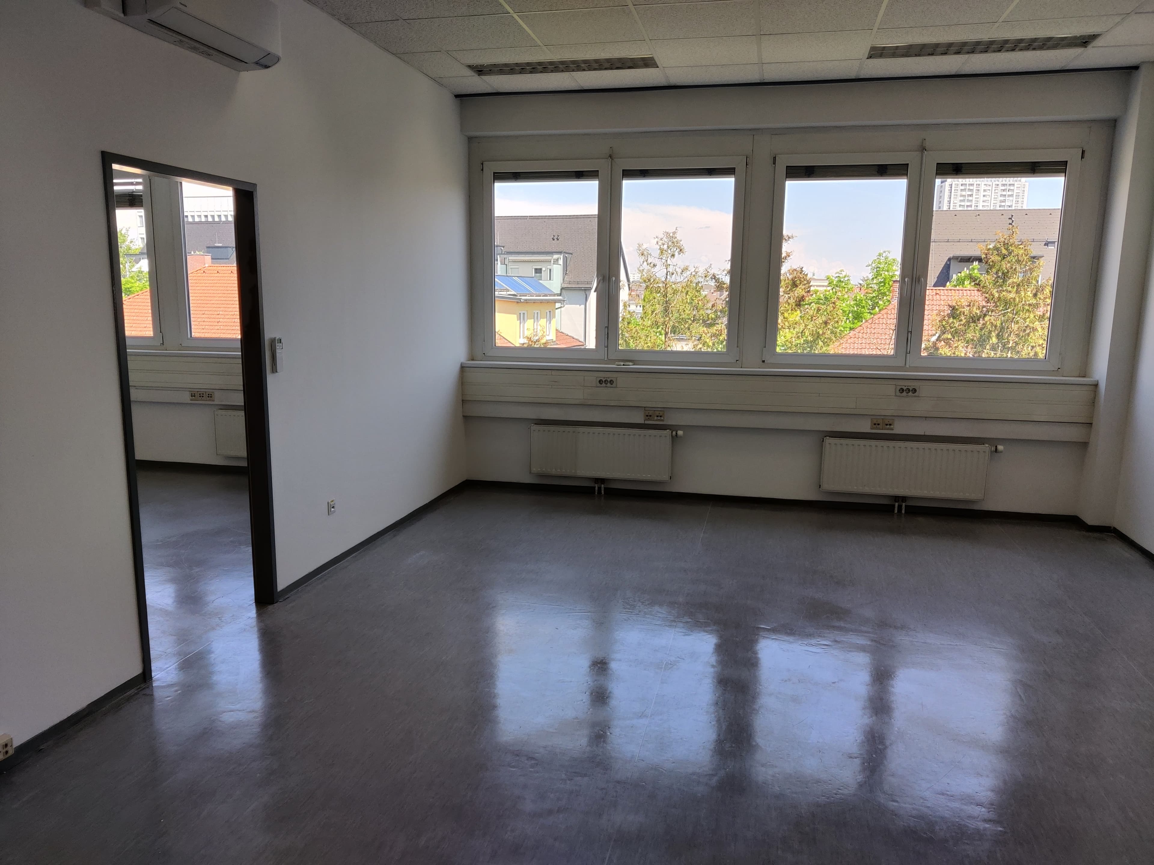 Mehrraumbüro mit 4 Büros, Serverraum, Kleinküchenraum & Klimatisierung – 151,32 m² im 2. Stock im BIZ Wels 2.S-16/22