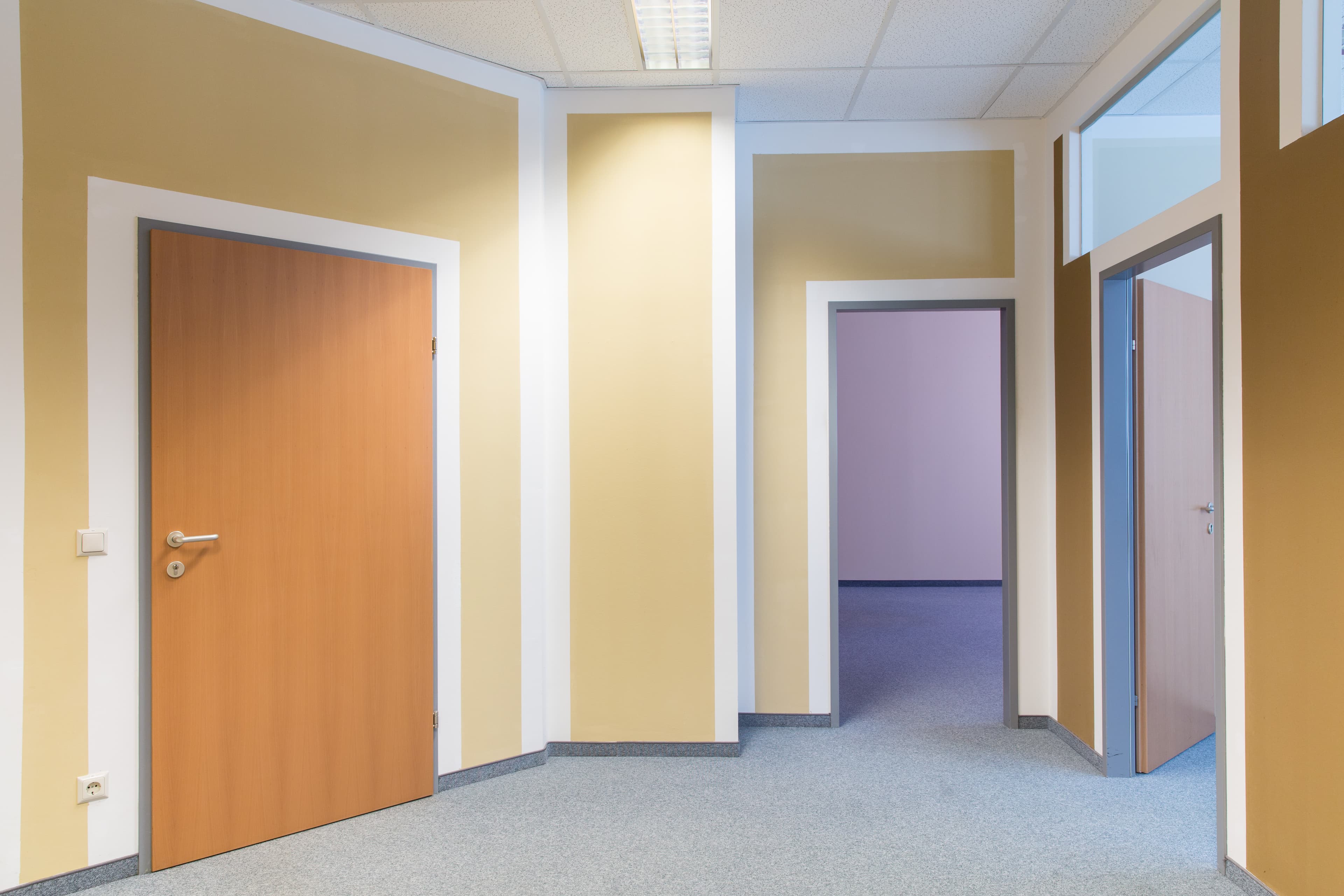 Ein Büro mit Charakter: Licht, Farbe und Struktur auf 63,36 m² im BIZ Wels 2.S-02