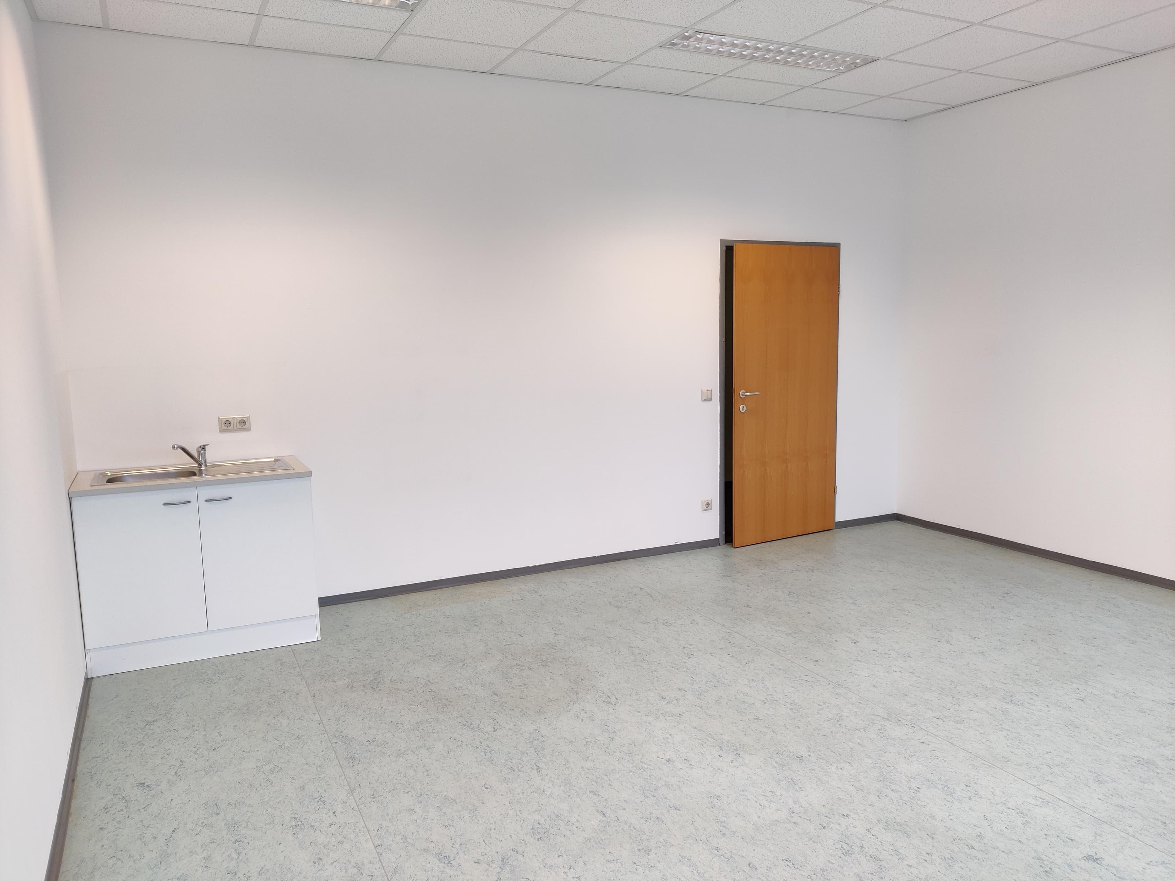 1 Raum Büro mit Abwasch im BIZ Wels 1N08